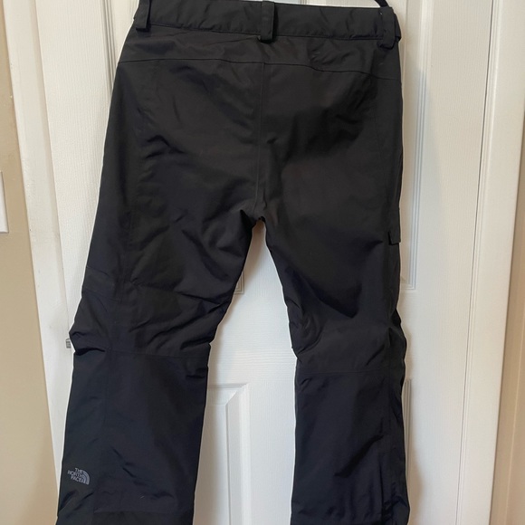 Woman’s north face snow pants med. - Picture 8 of 8